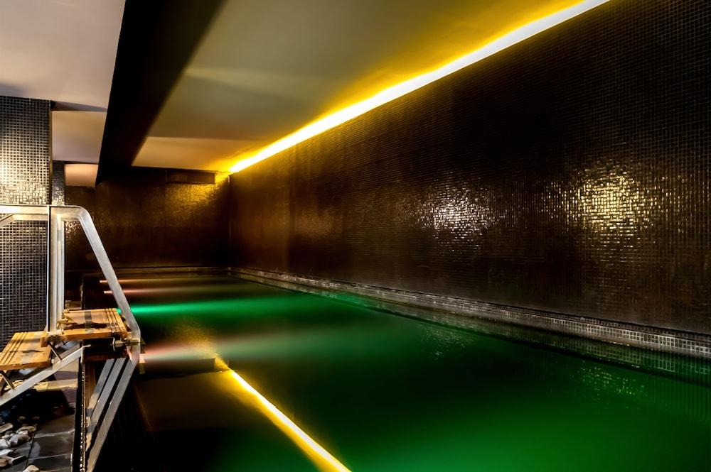 swimming pool spa
