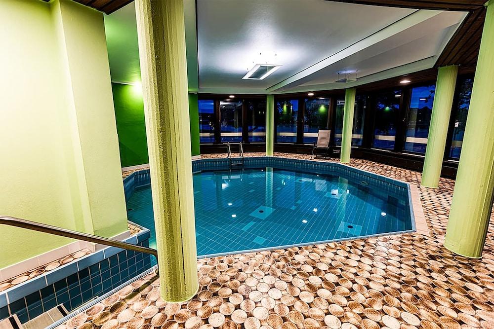 swimming pool spa