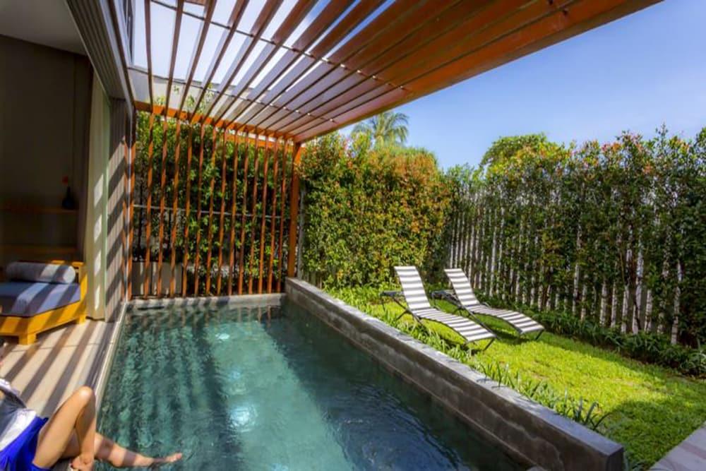 swimming pool spa