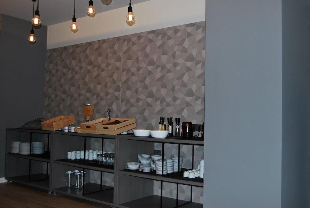 restaurant-cafeteria