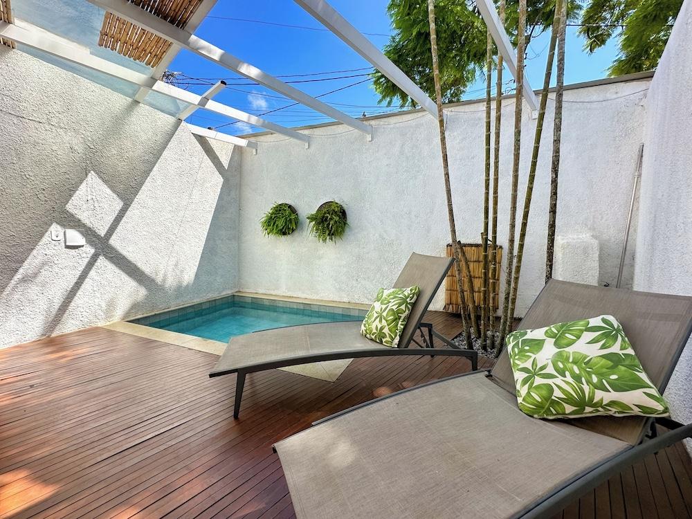 swimming pool spa