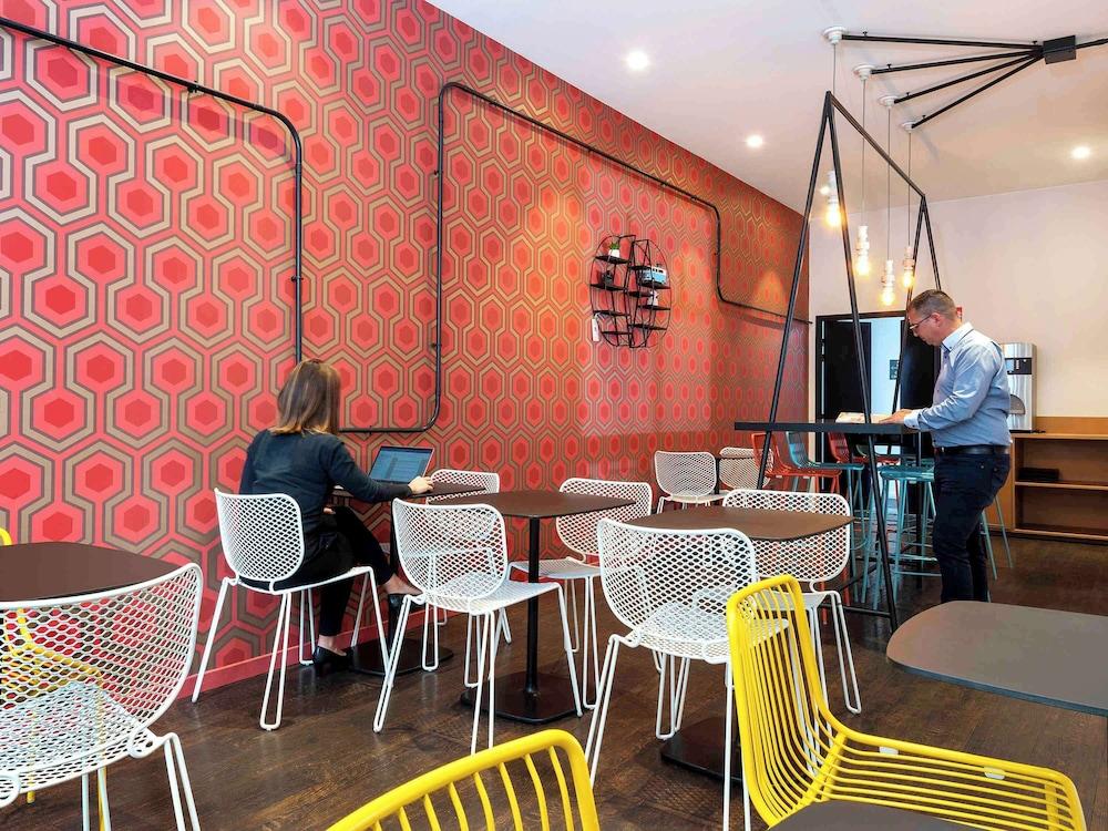 restaurant cafeteria