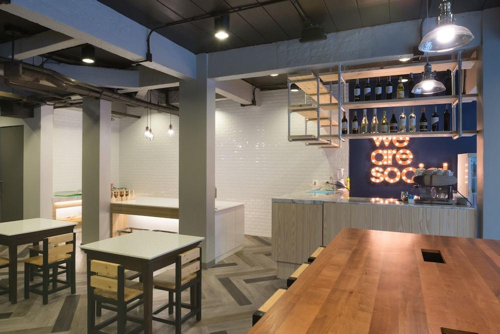 restaurant cafeteria