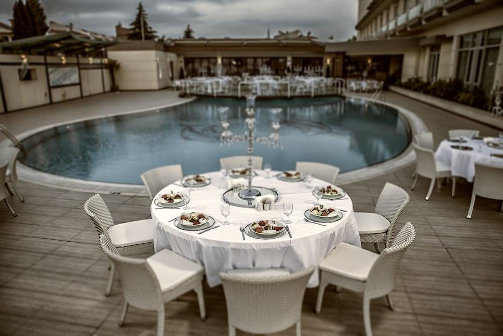 restaurant cafeteria