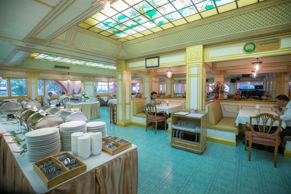 restaurant cafeteria