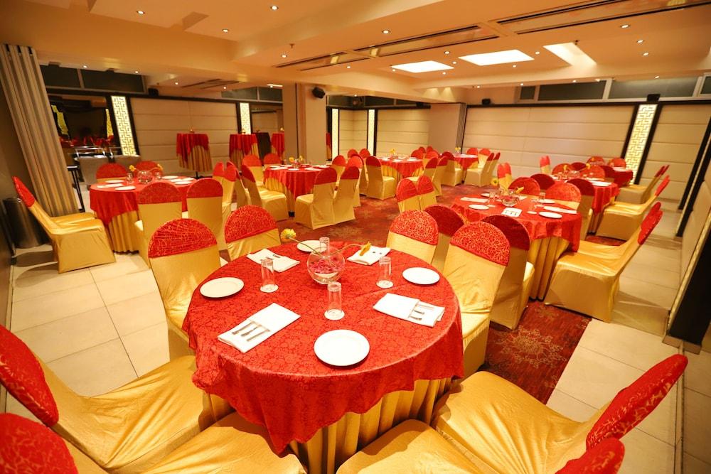 restaurant cafeteria
