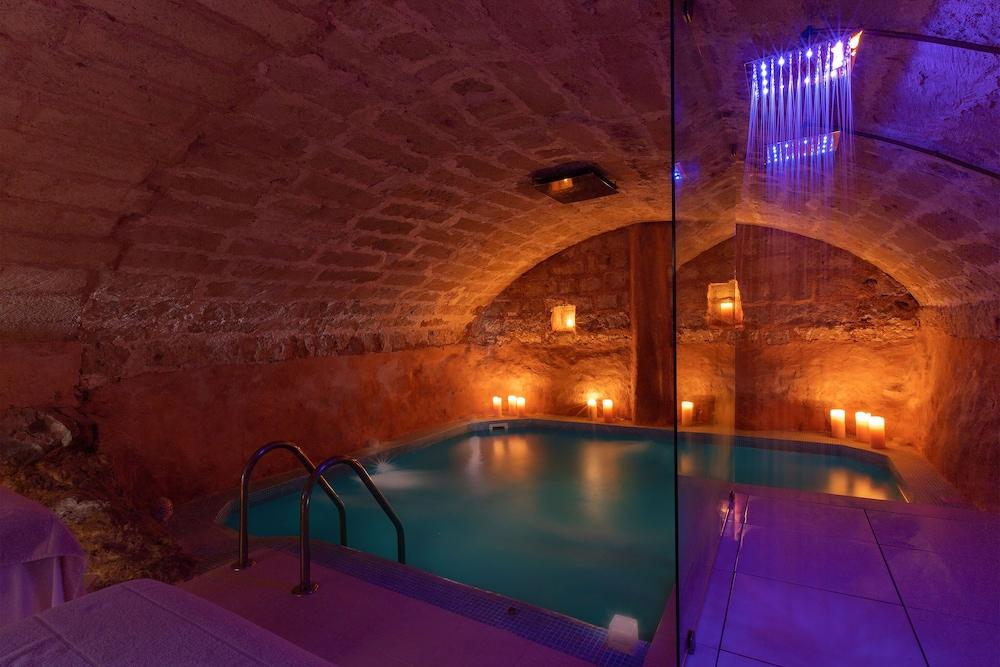 swimming pool spa