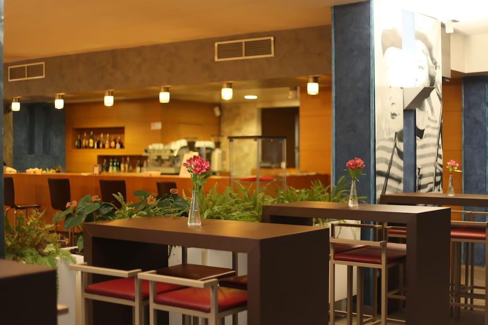 restaurant-cafeteria