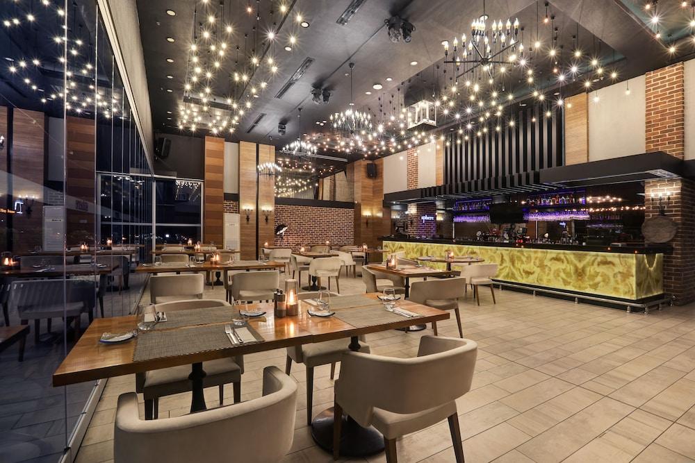 restaurant cafeteria