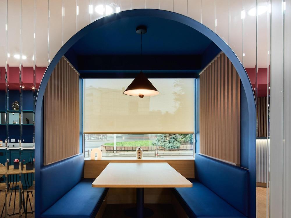restaurant cafeteria