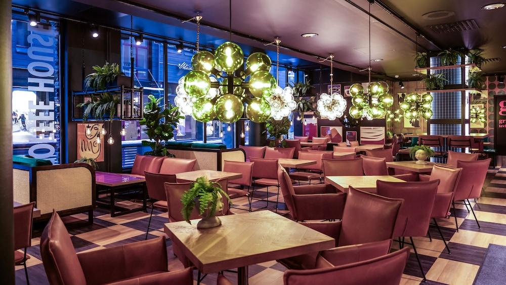 restaurant cafeteria