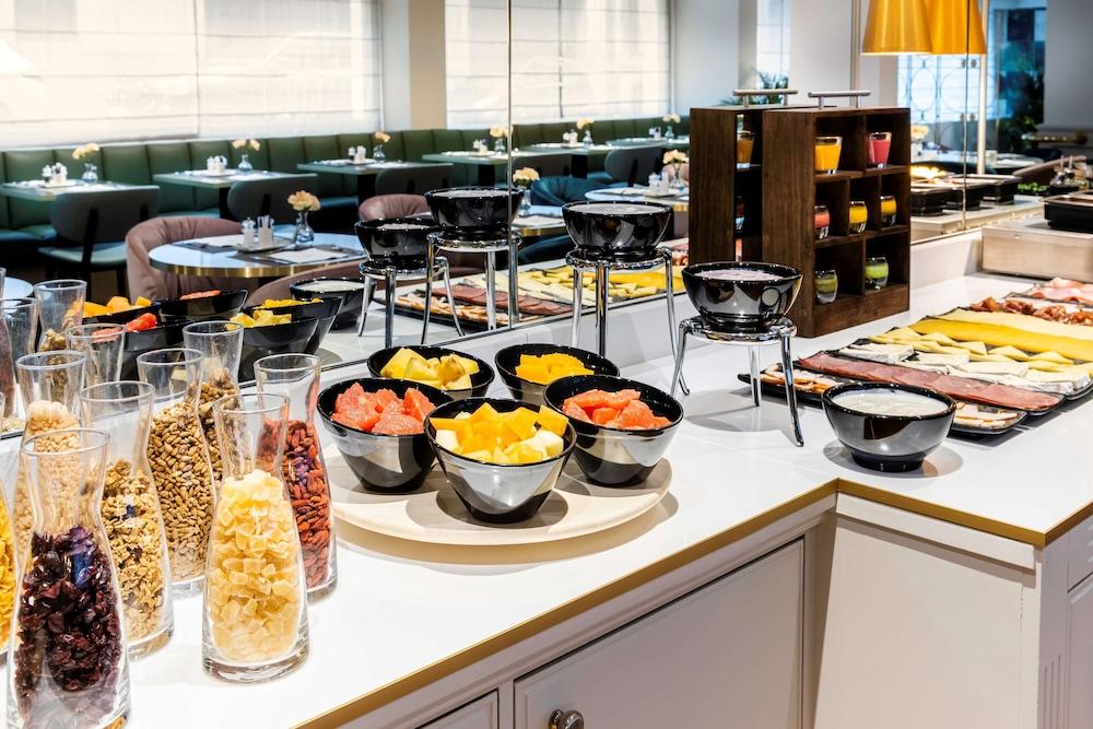 restaurant cafeteria