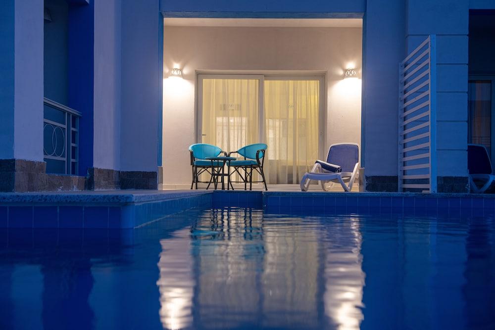 swimming pool spa