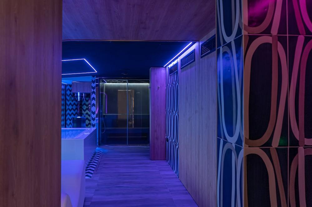 swimming pool spa