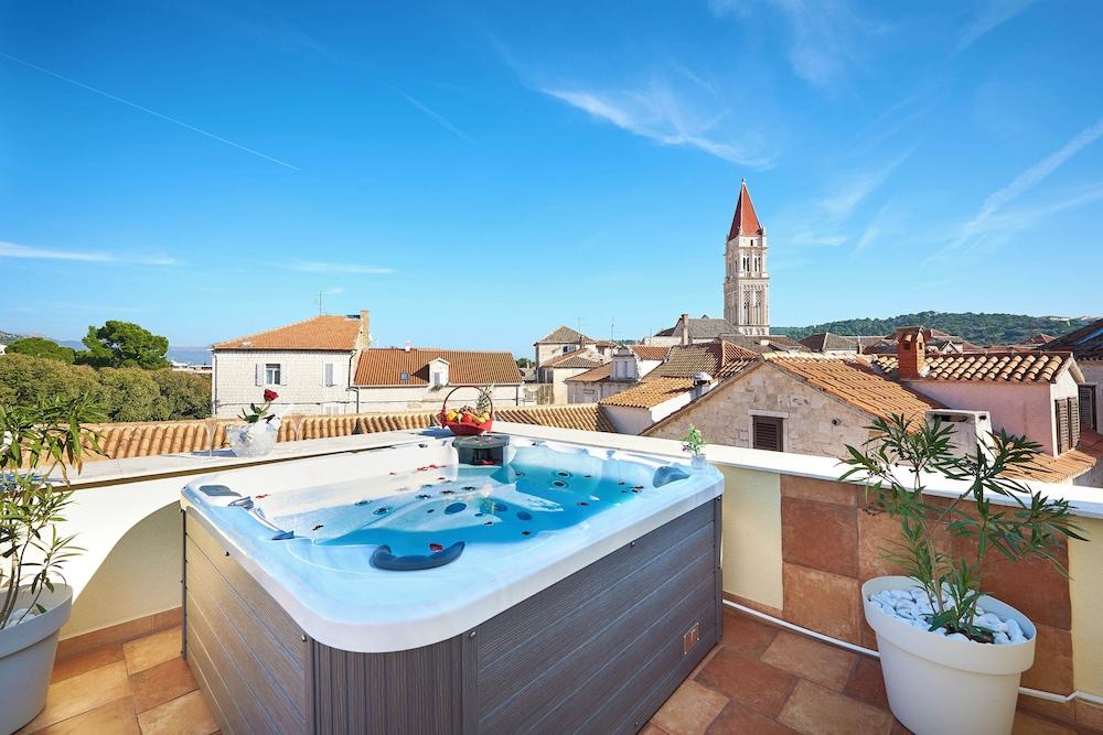 swimming pool spa