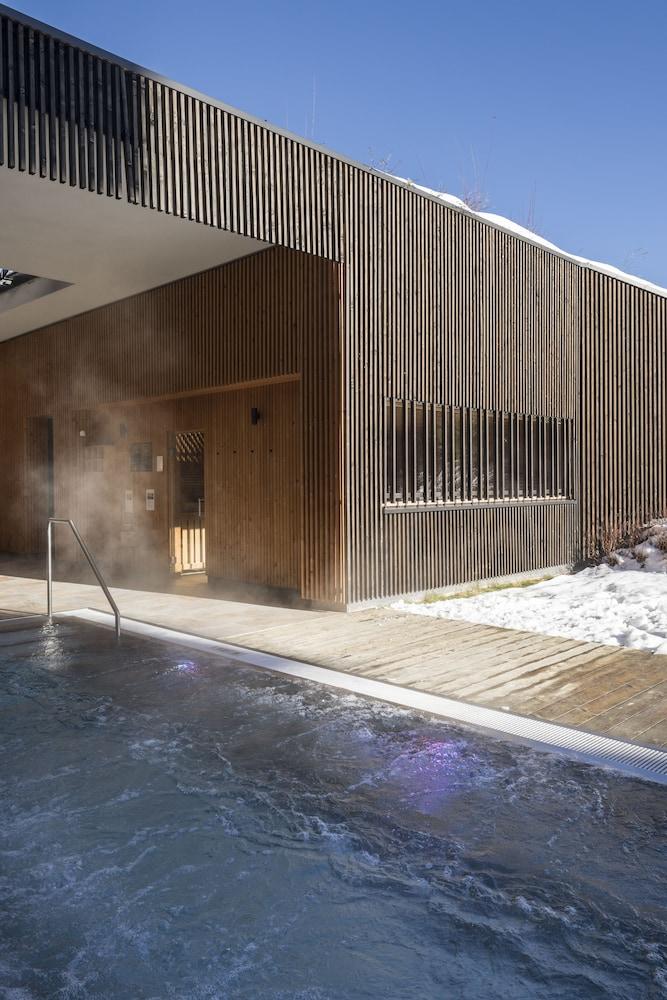 swimming pool spa