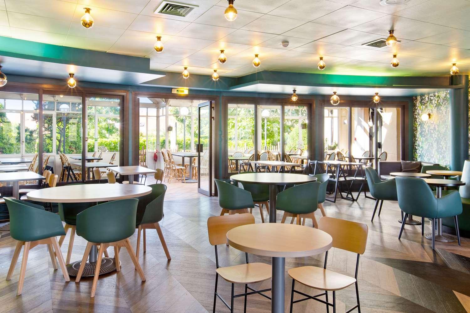 restaurant cafeteria