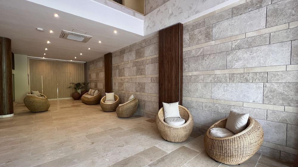 swimming pool spa