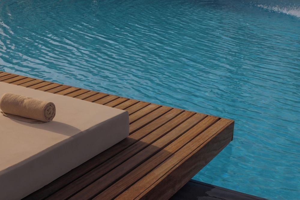 swimming pool spa