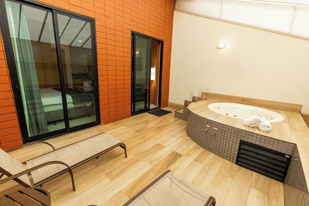 swimming pool spa