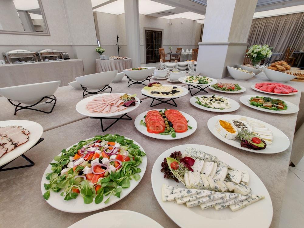 restaurant cafeteria