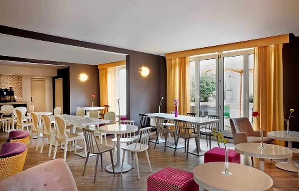 restaurant cafeteria