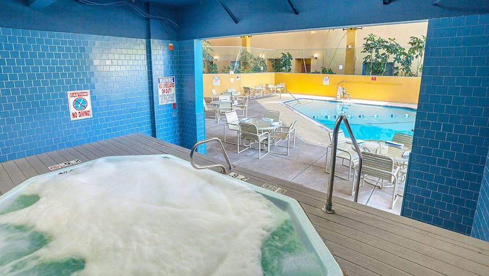 swimming pool spa