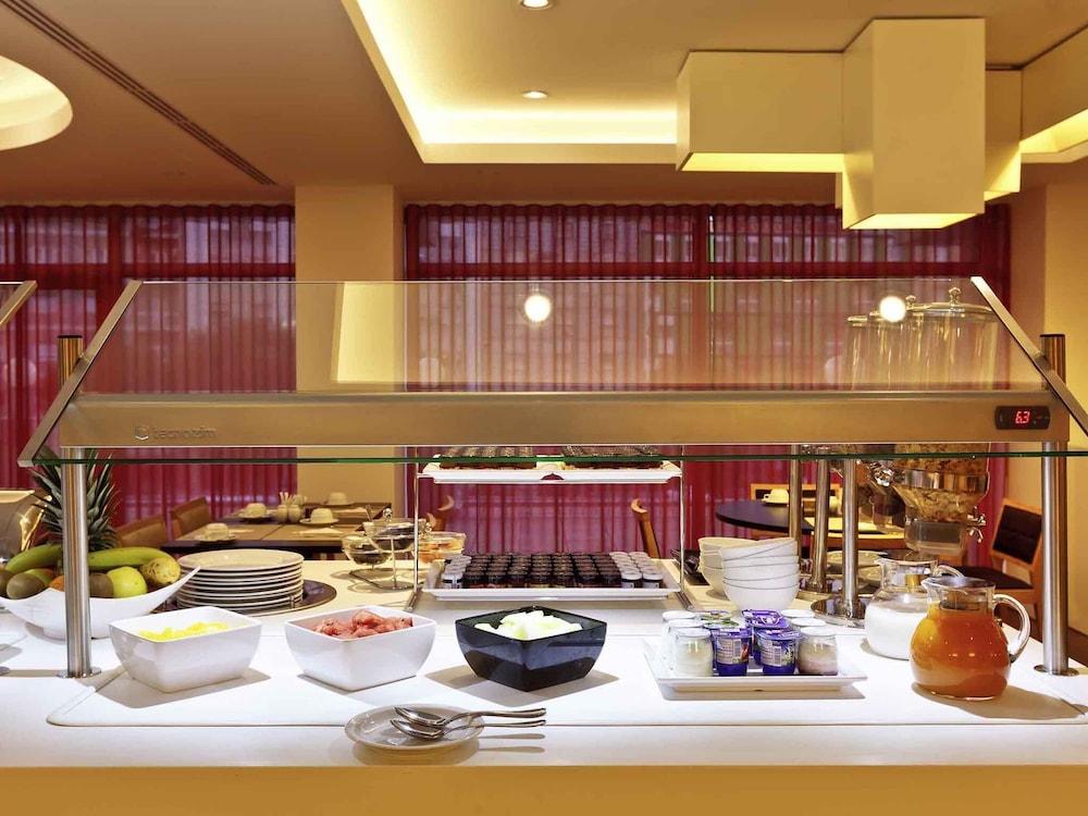 restaurant cafeteria