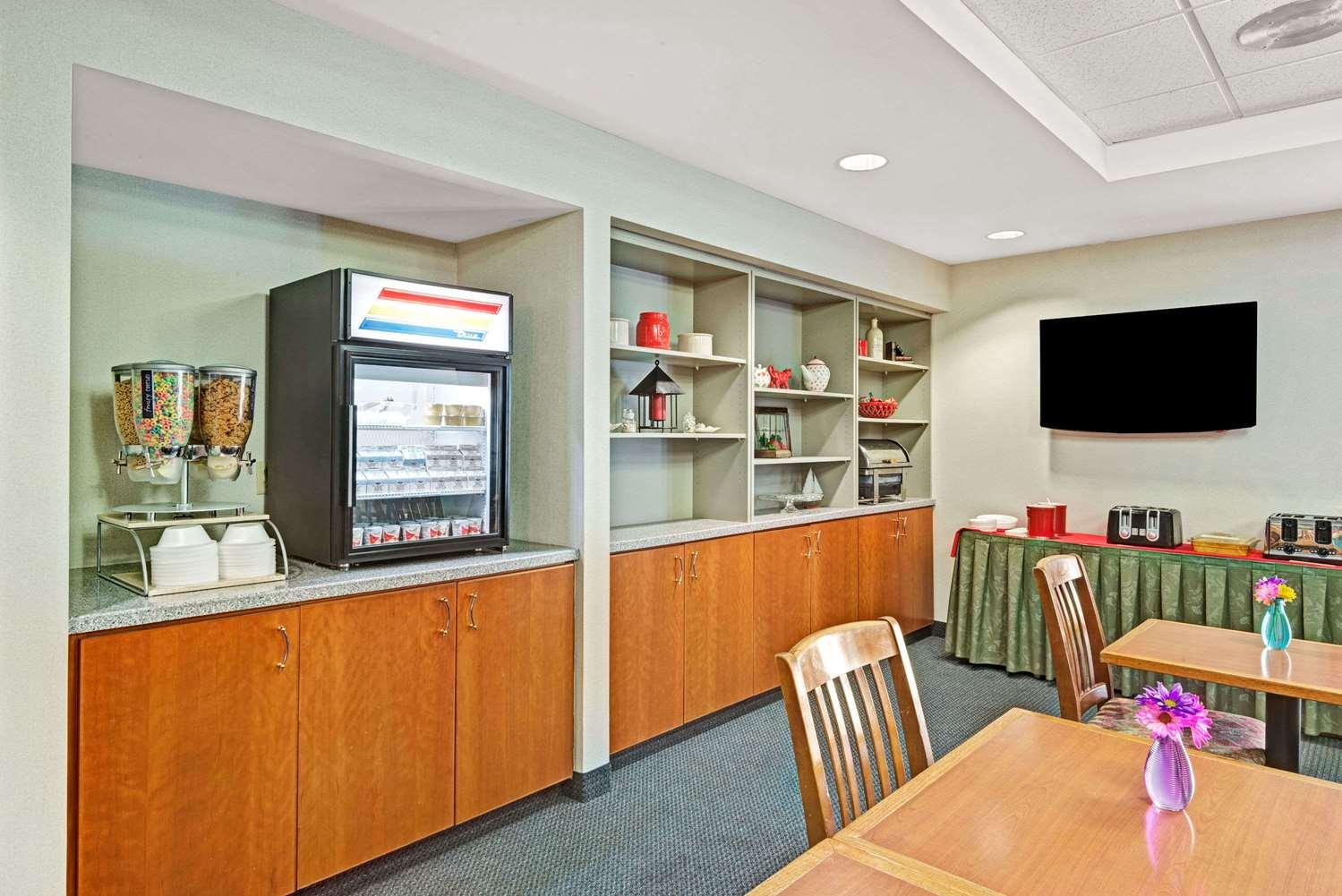 restaurant cafeteria
