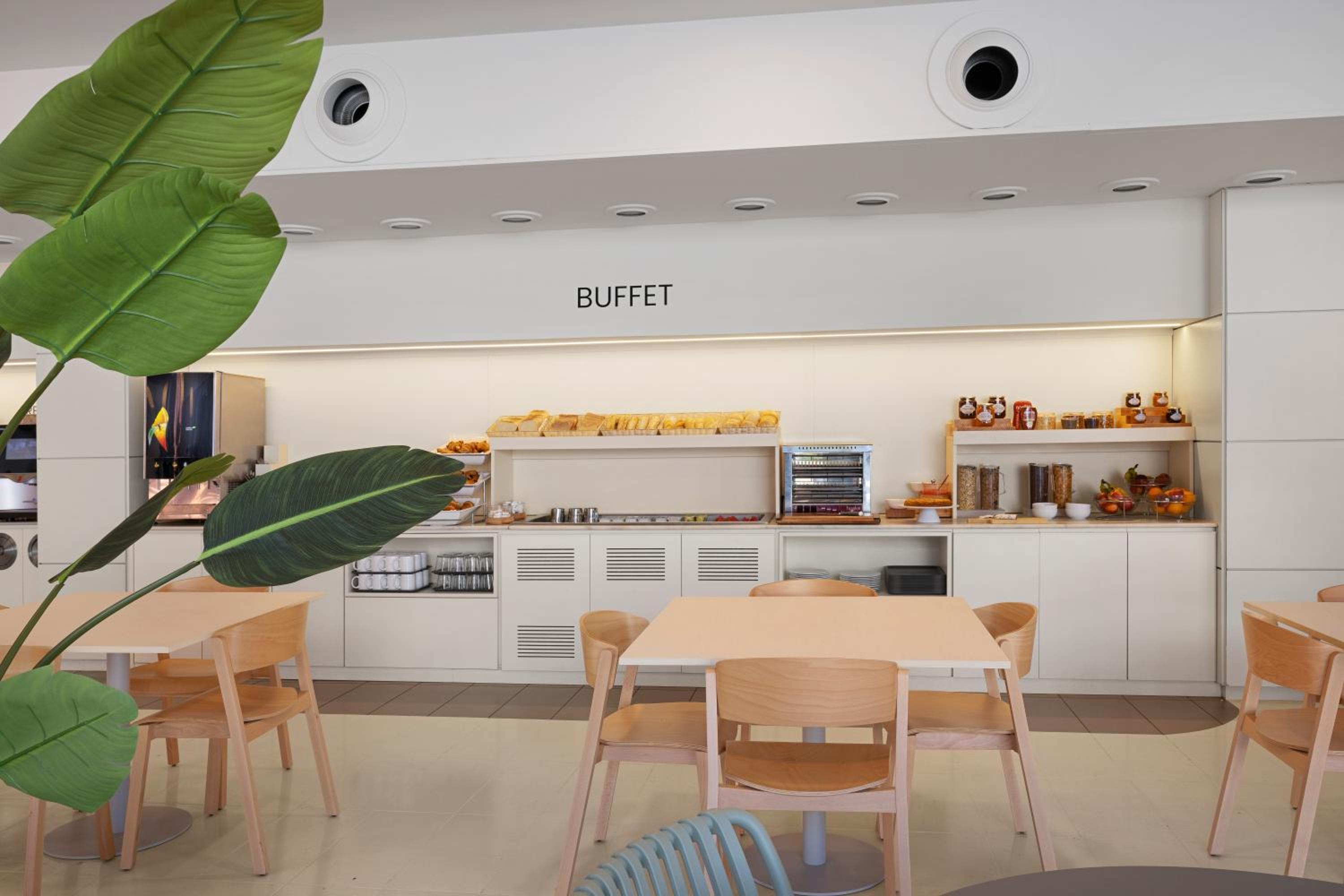restaurant cafeteria