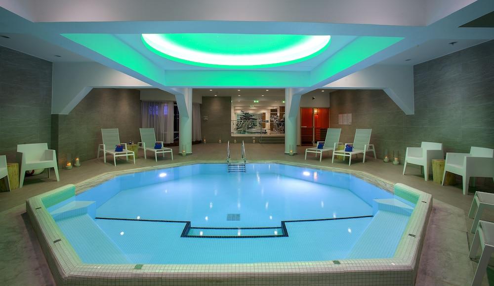 swimming pool spa