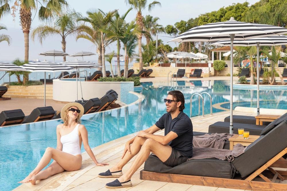 swimming pool spa