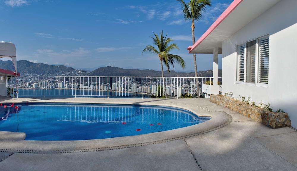 swimming pool spa