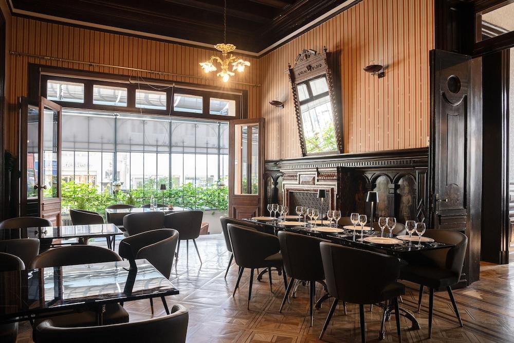 restaurant cafeteria