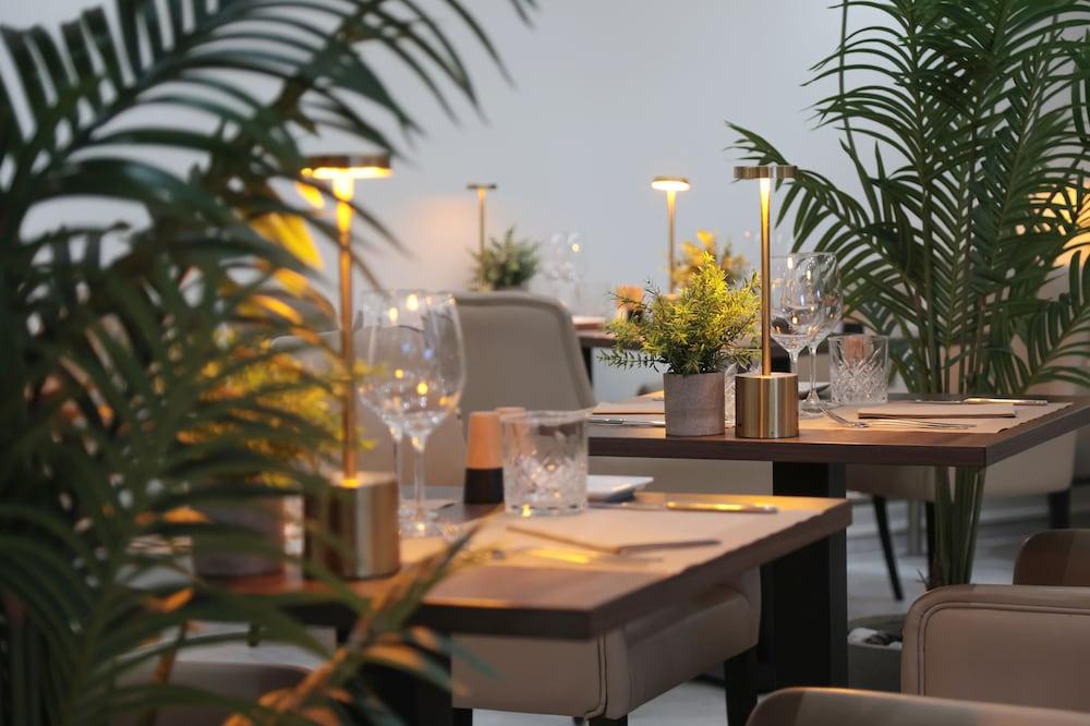 restaurant cafeteria