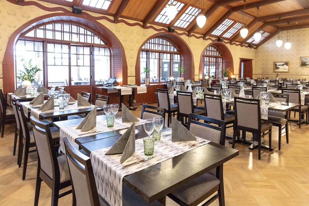 restaurant cafeteria