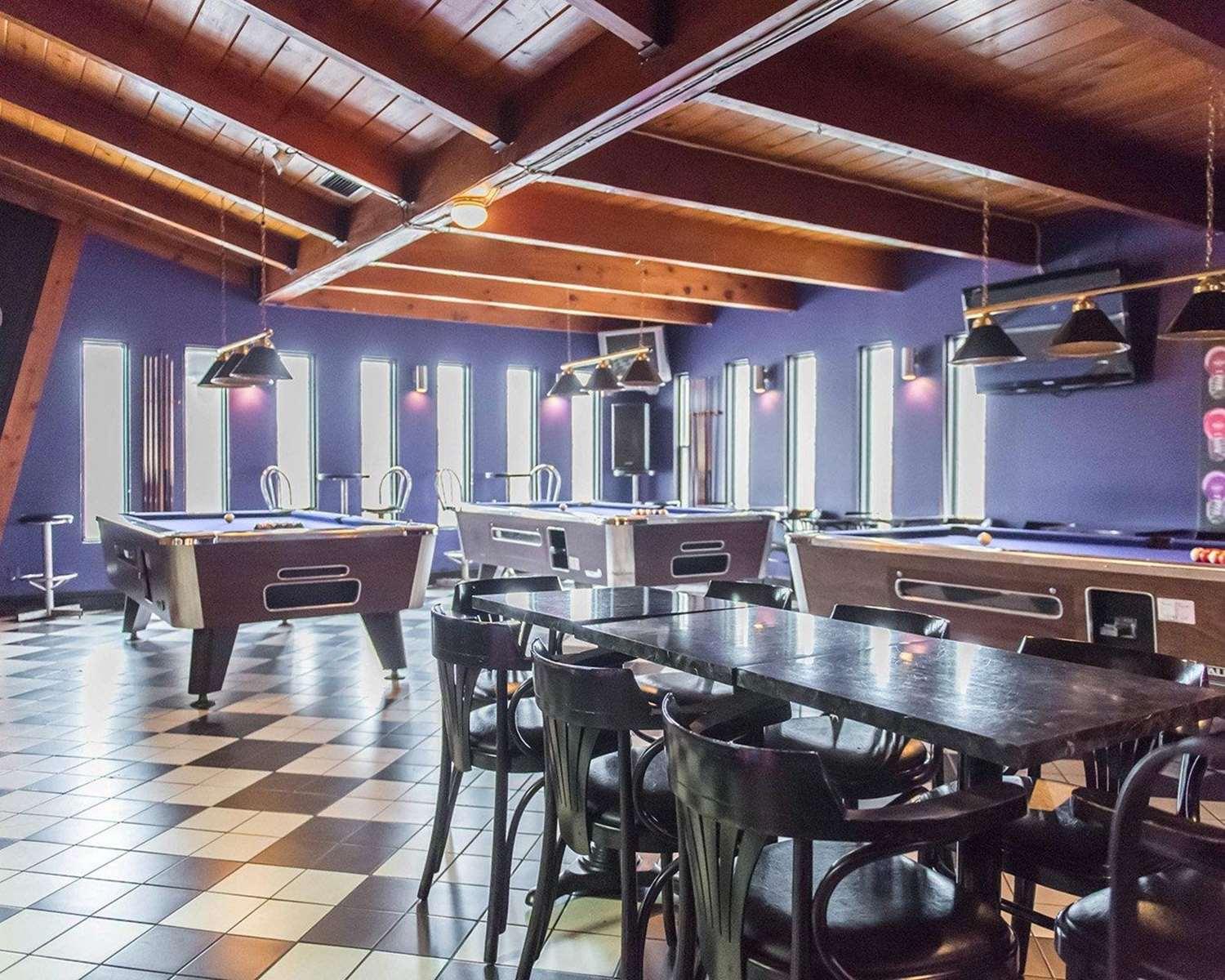 restaurant cafeteria