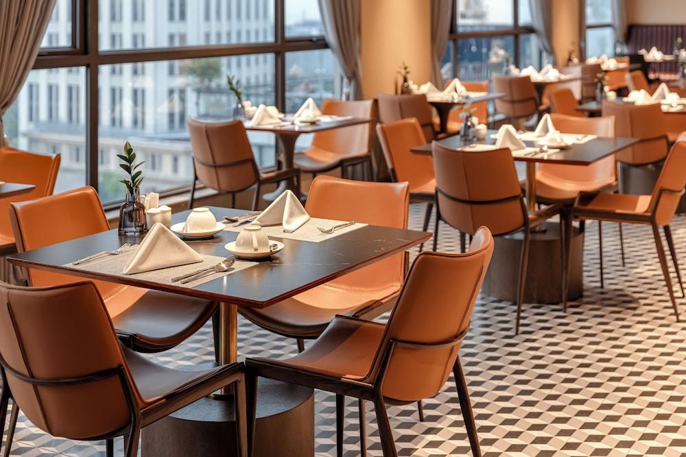 restaurant cafeteria