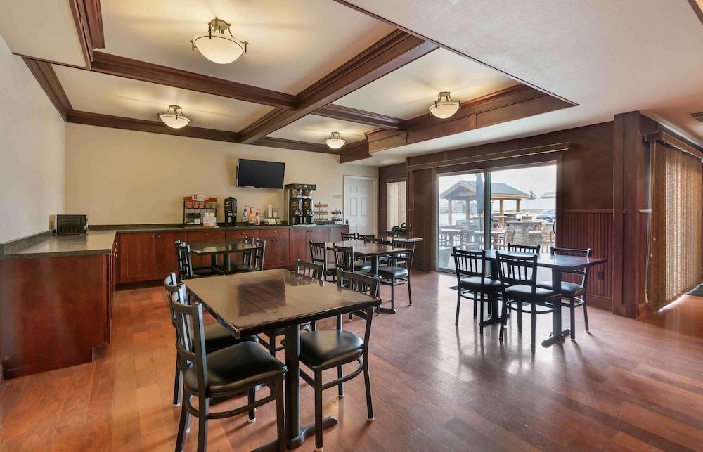 restaurant cafeteria