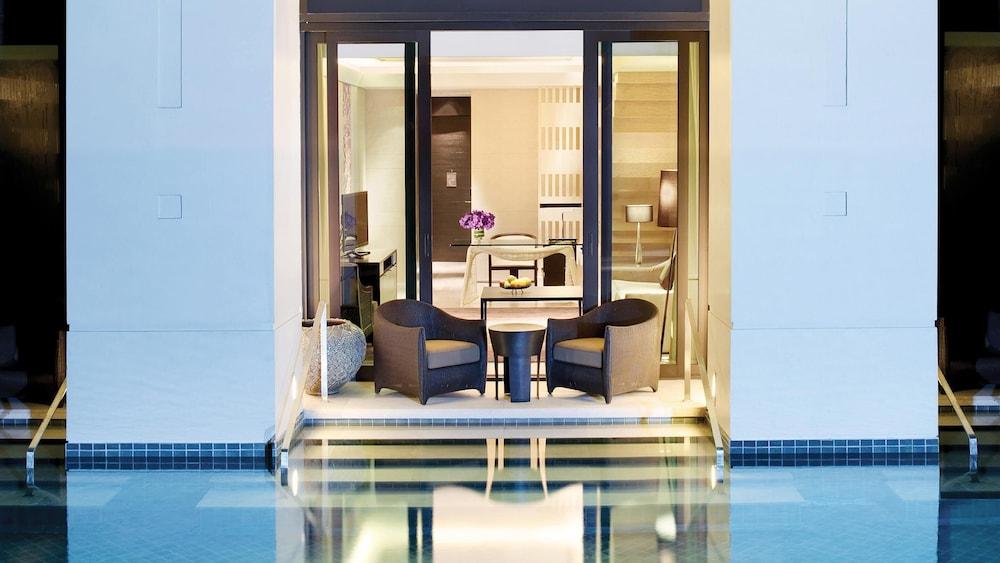swimming pool spa
