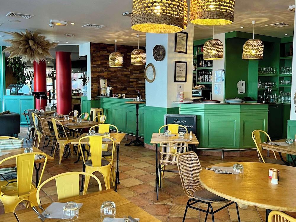 restaurant cafeteria