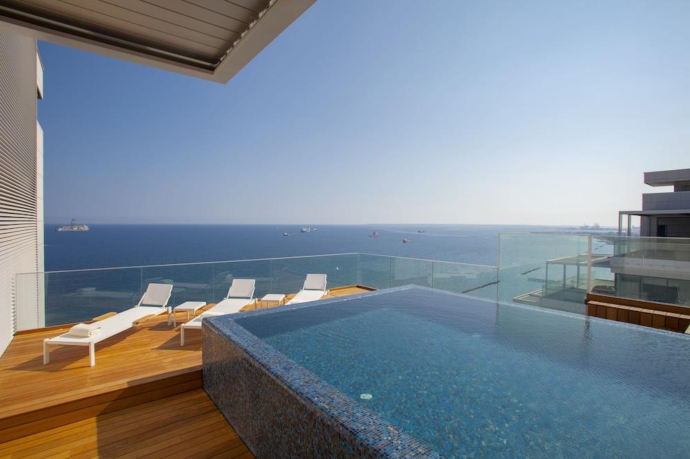 swimming pool spa