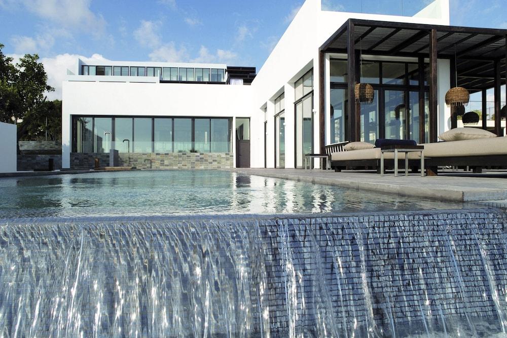 swimming pool spa
