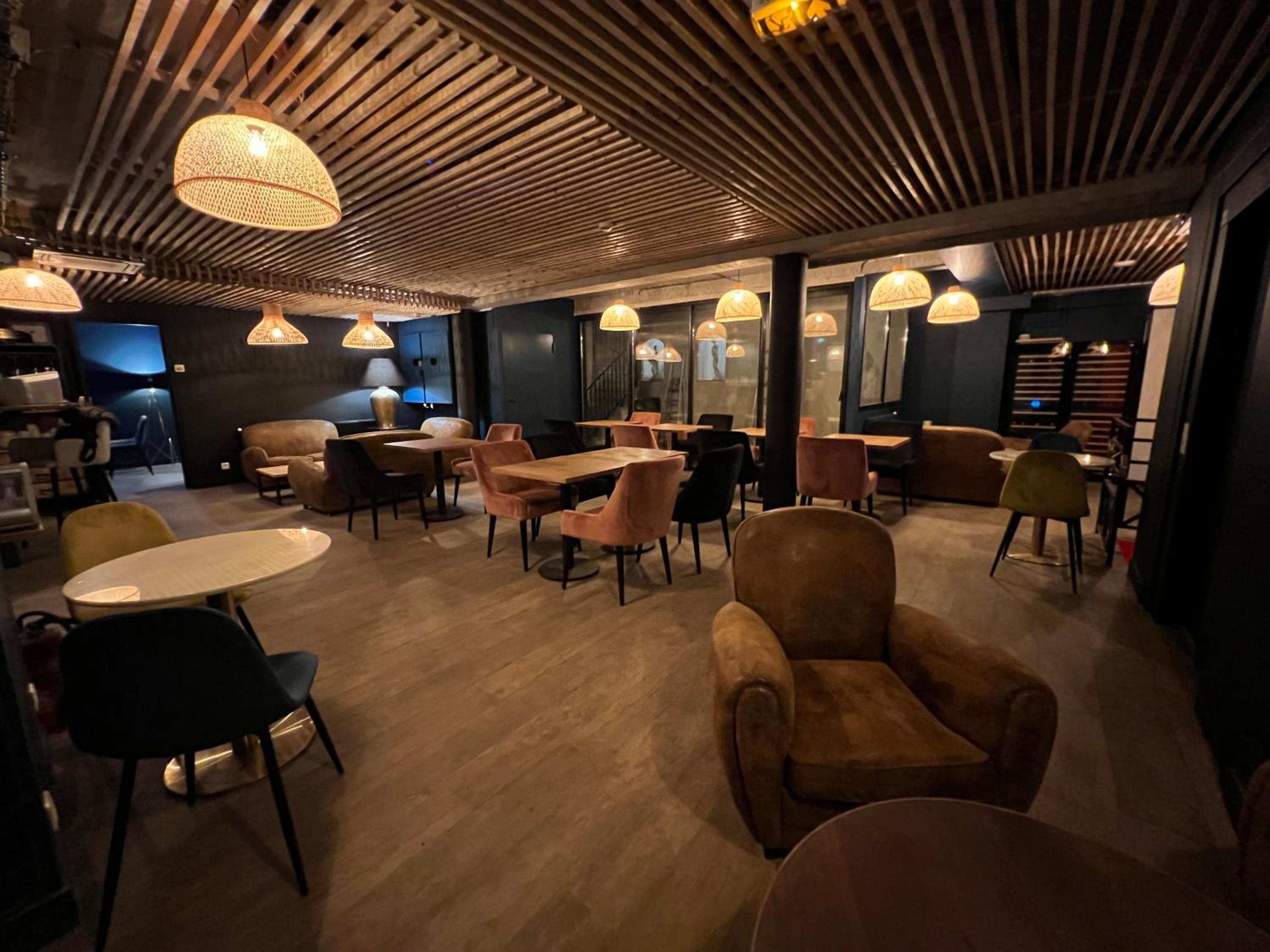restaurant cafeteria