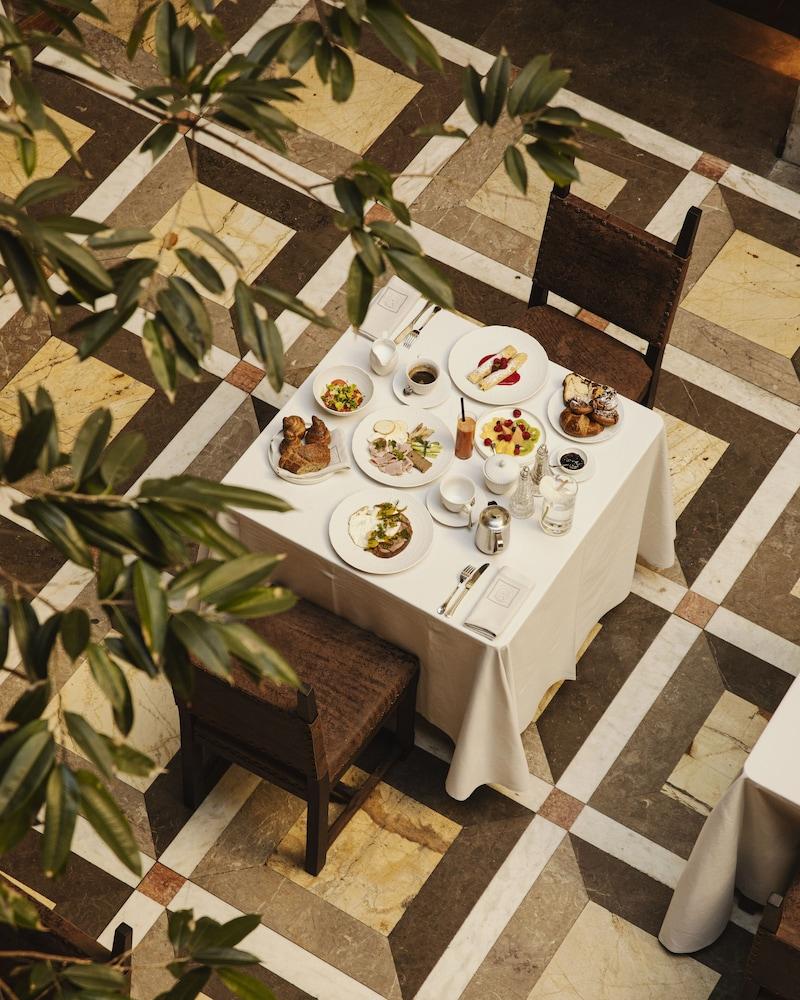 restaurant cafeteria