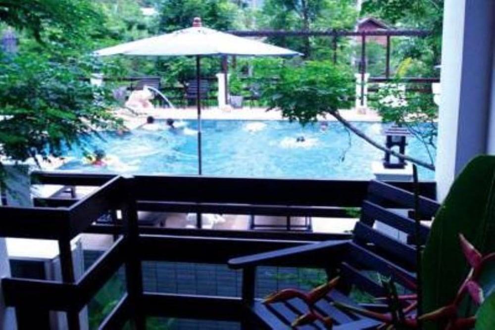 swimming pool spa