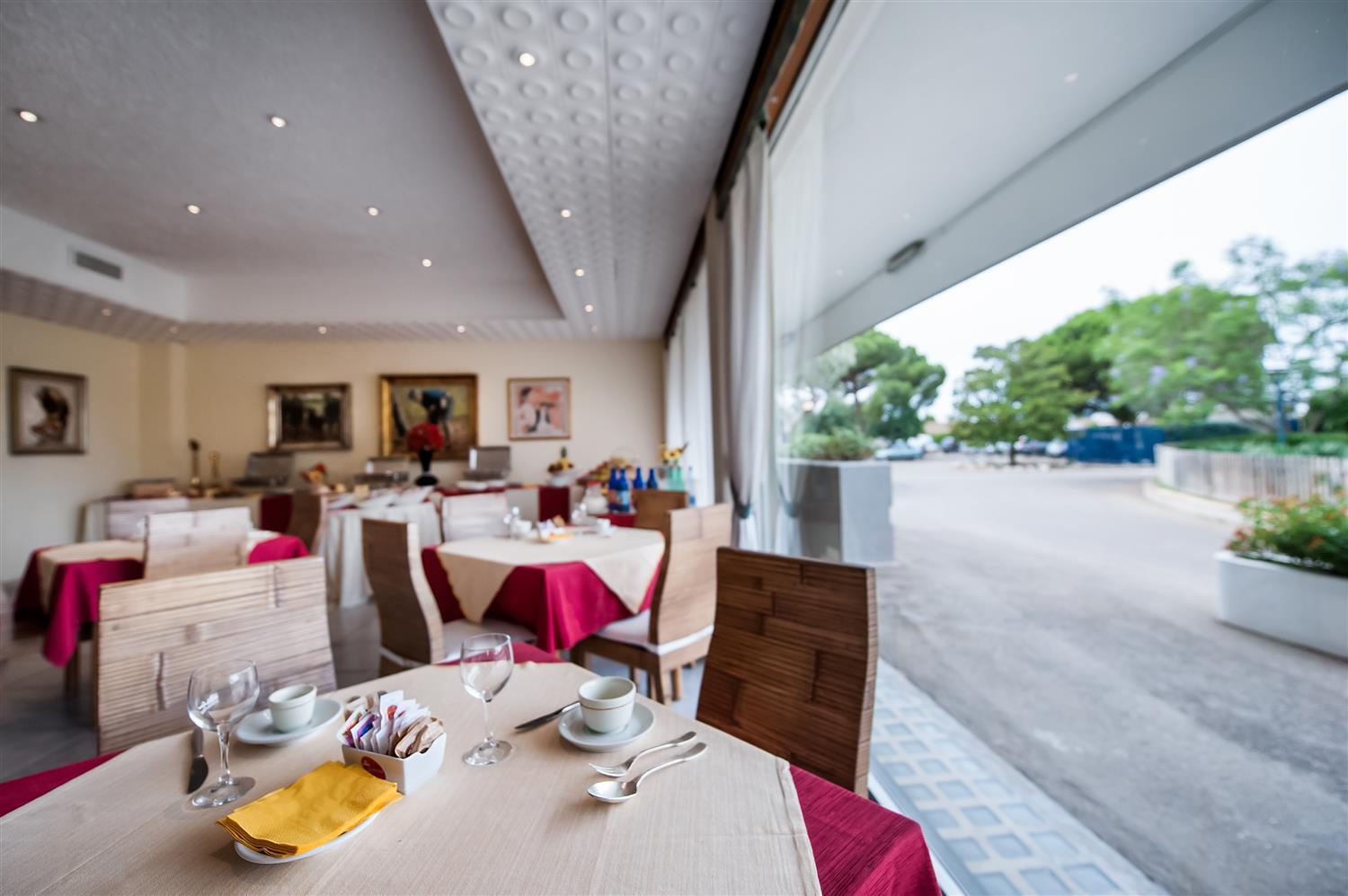 restaurant cafeteria