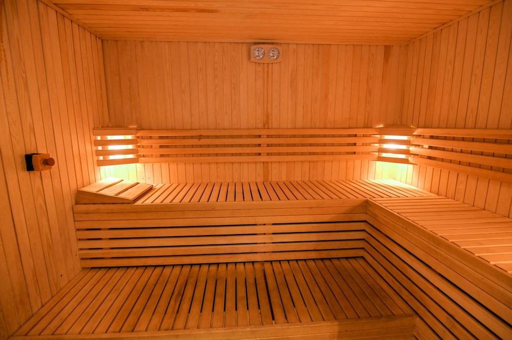 swimming pool spa