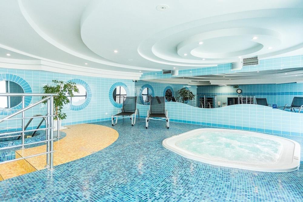 swimming pool spa