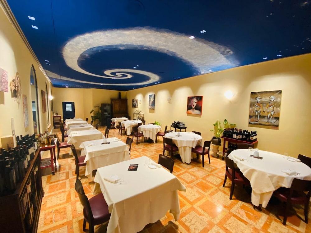 restaurant cafeteria